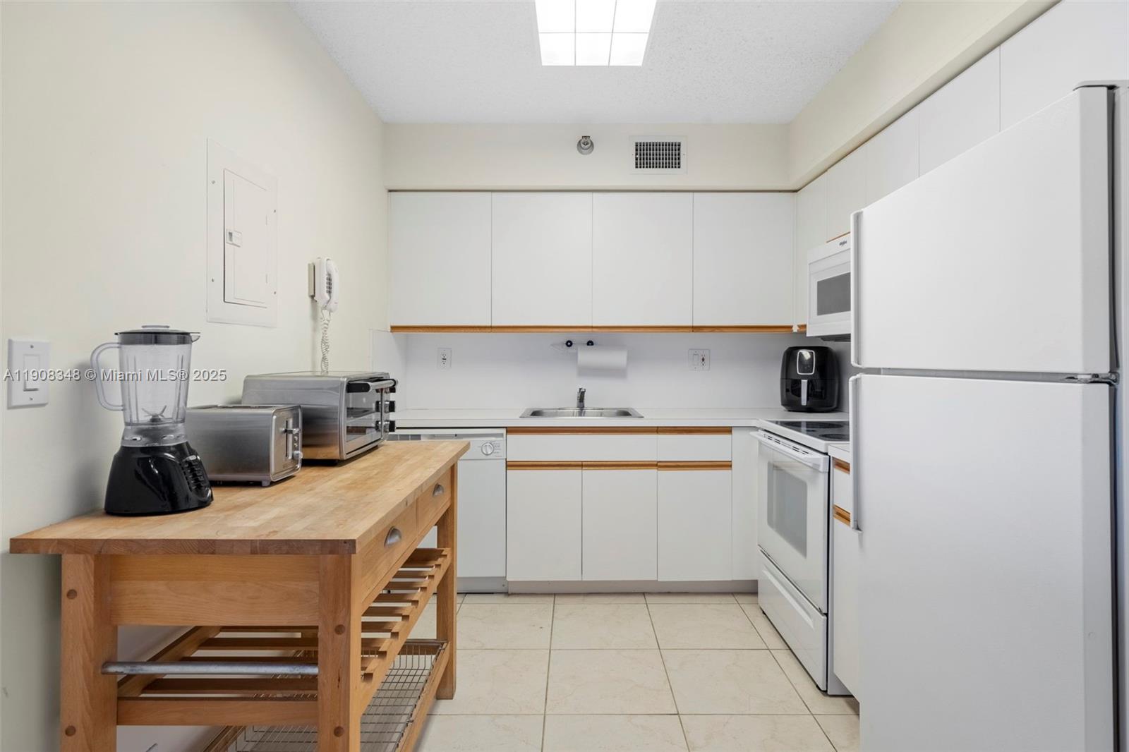 MYSTIC POINTE TOWER 600 - Residential Lease