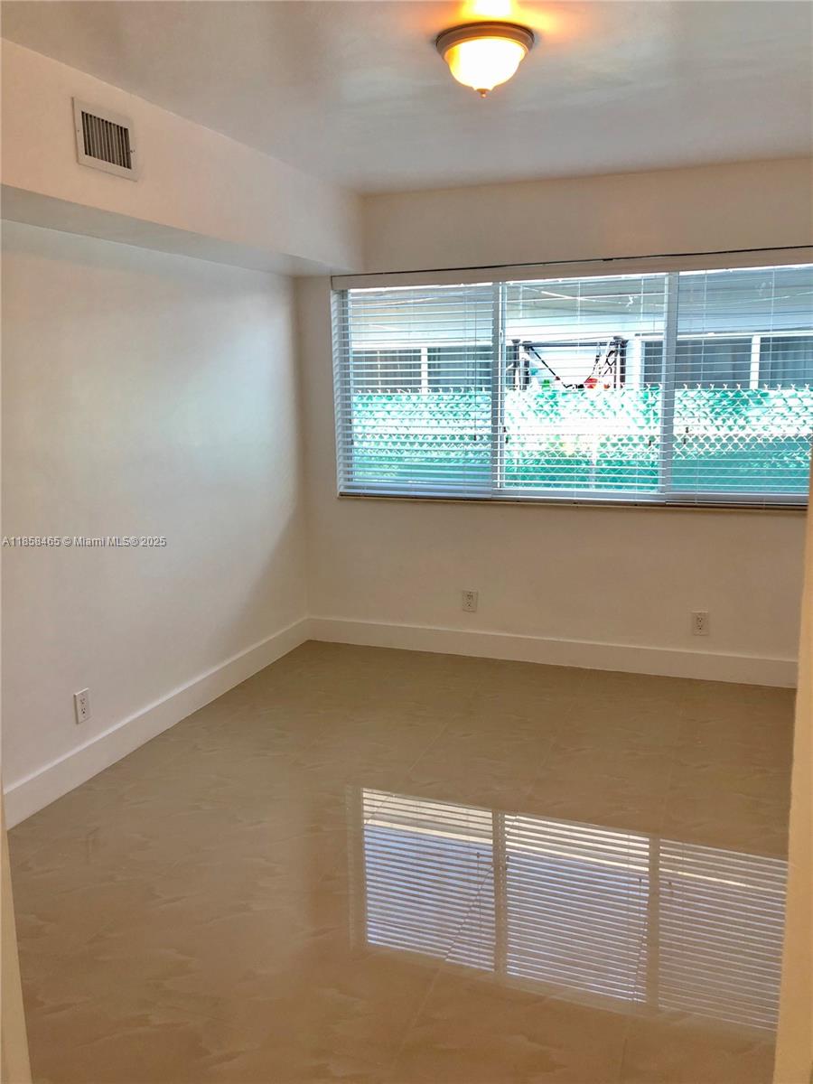 8227 Crespi Blvd 3