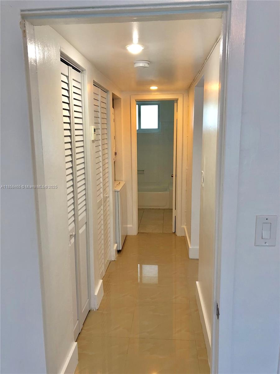 8227 Crespi Blvd 3