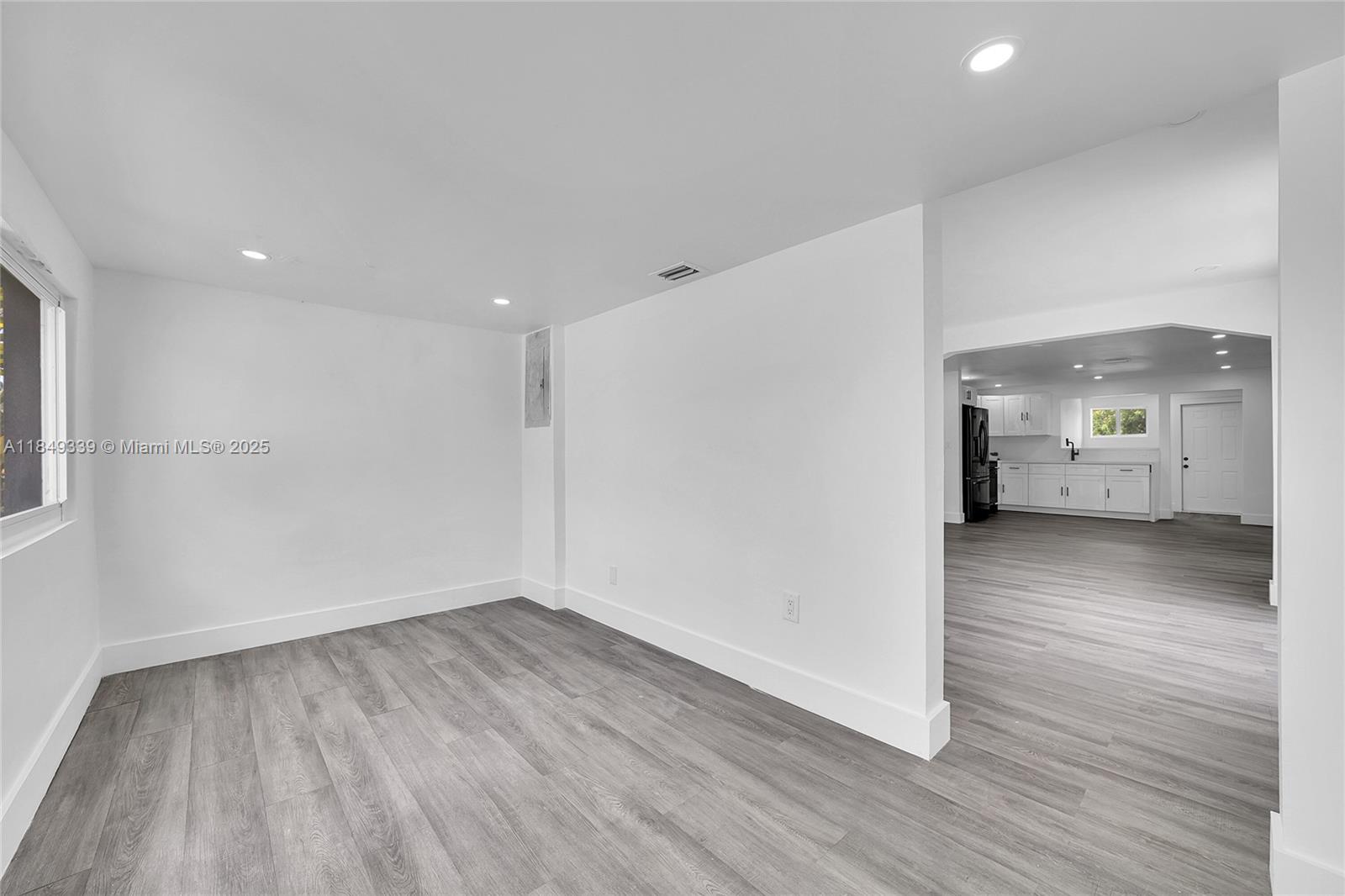 5658 SW 1st St, Miami, FL, 33134/$689,000 4 5658 SW 1st St