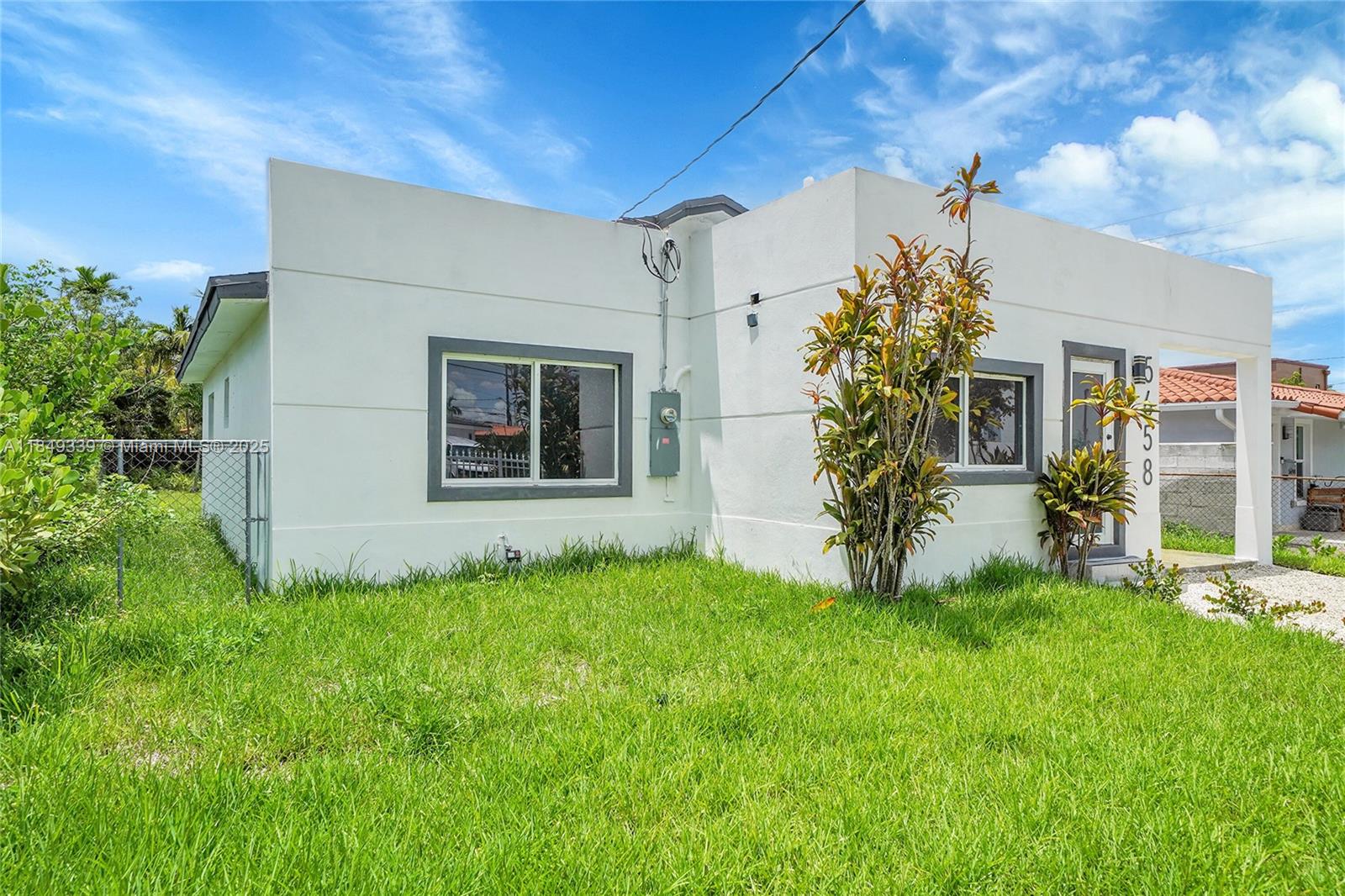 5658 SW 1st St, Miami, FL, 33134/$689,000 1 5658 SW 1st St