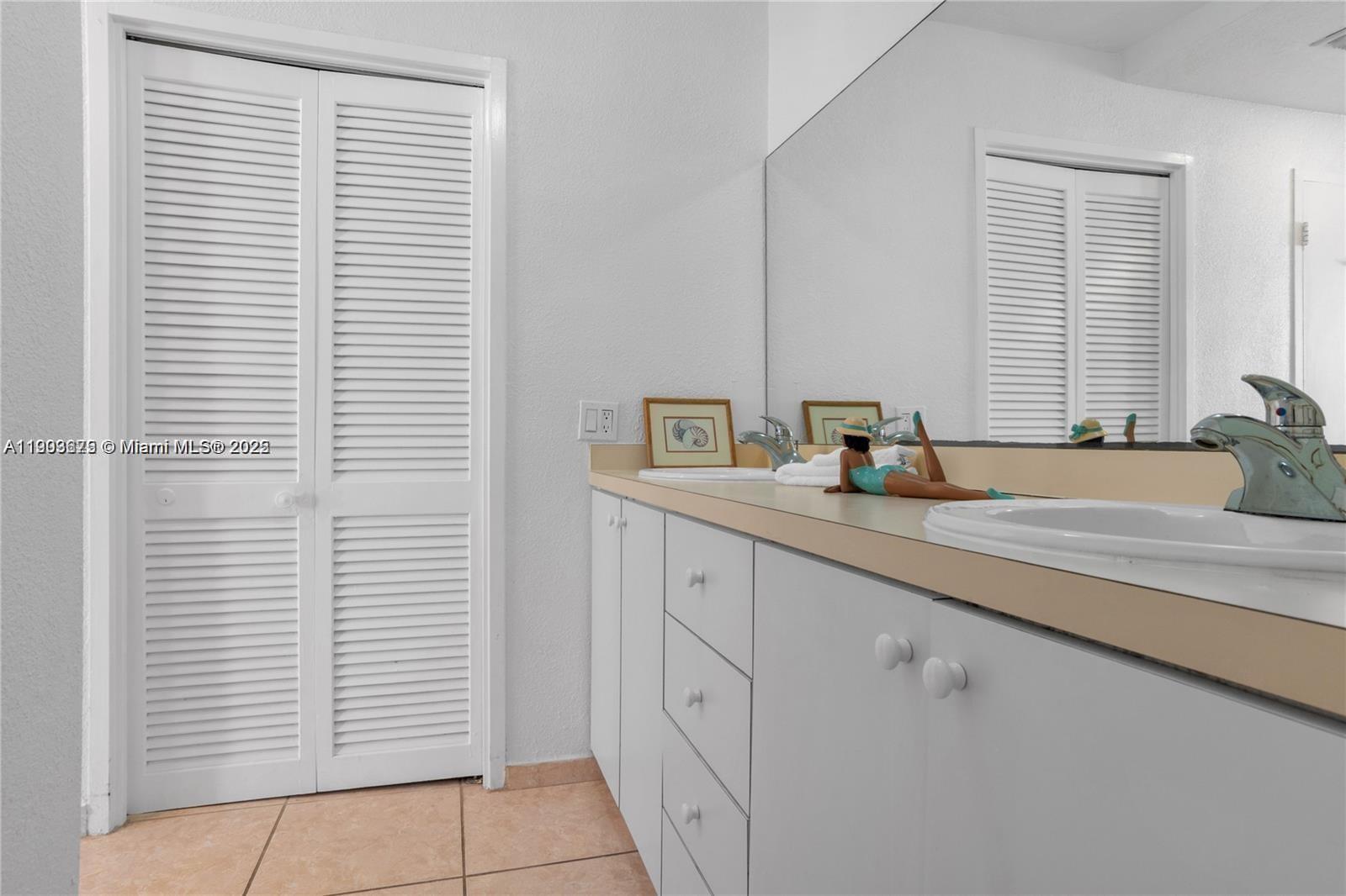 ALEXANDER TOWERS CONDO - Residential