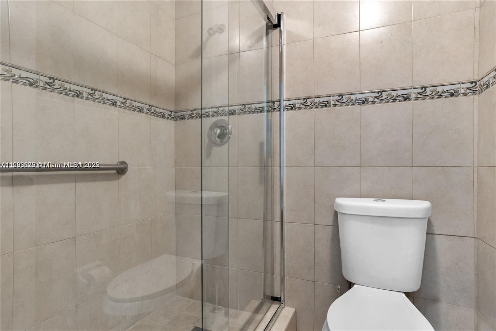 ALEXANDER TOWERS CONDO - Residential