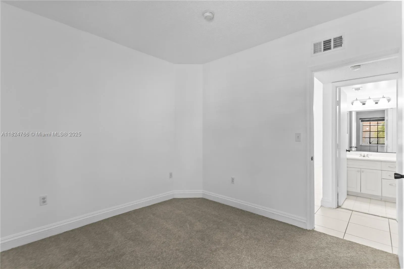 Miami, Florida 33183, United States, 3 Bedrooms Bedrooms, ,2 BathroomsBathrooms,Residential,Active,153627