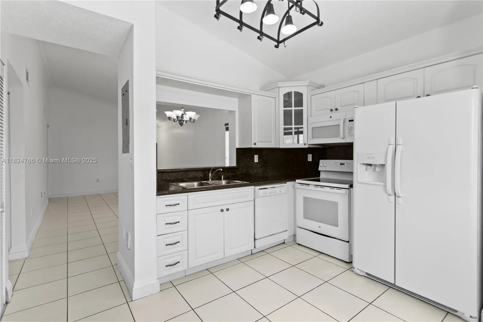 Miami, Florida 33183, United States, 3 Bedrooms Bedrooms, ,2 BathroomsBathrooms,Residential,Active,153627