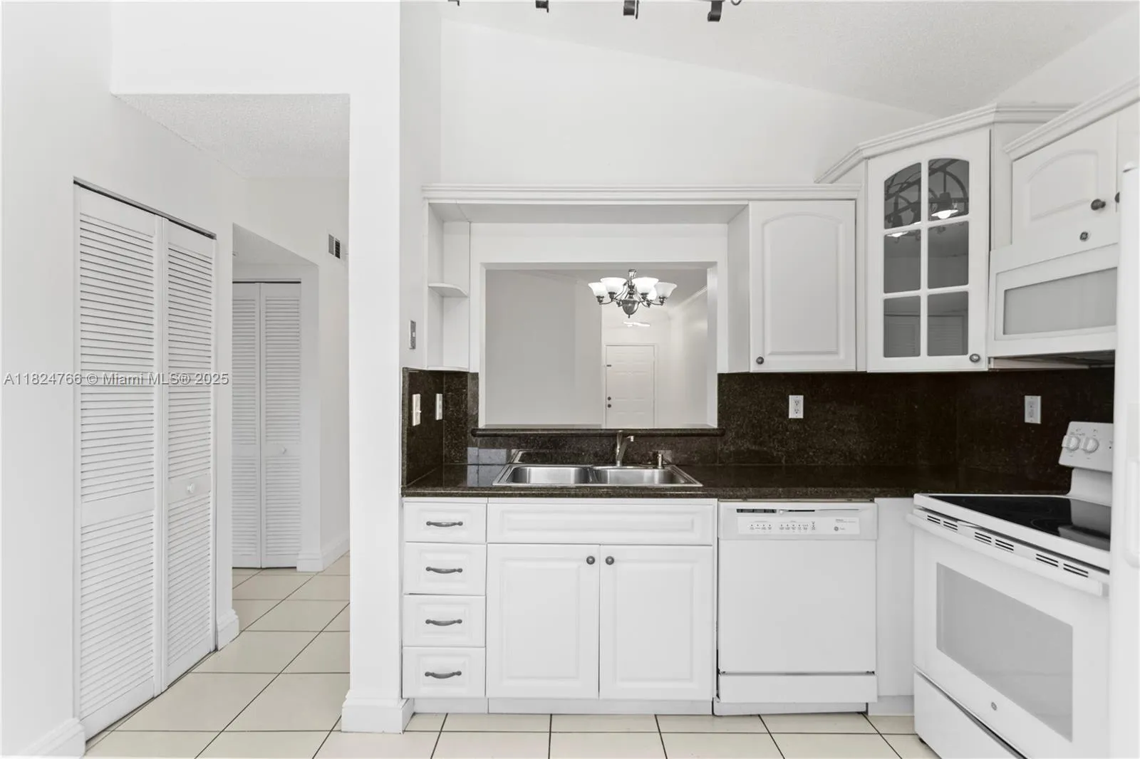 Miami, Florida 33183, United States, 3 Bedrooms Bedrooms, ,2 BathroomsBathrooms,Residential,Active,153627