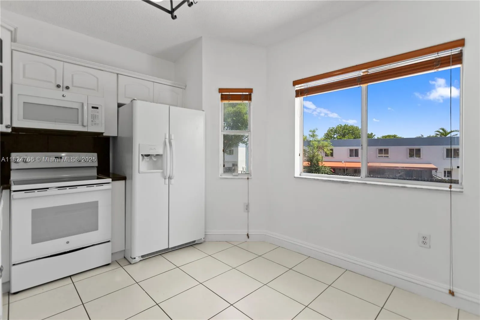 Miami, Florida 33183, United States, 3 Bedrooms Bedrooms, ,2 BathroomsBathrooms,Residential,Active,153627