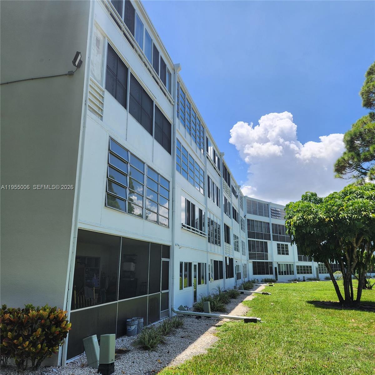 SOUTHAMPTON CONDO - Residential