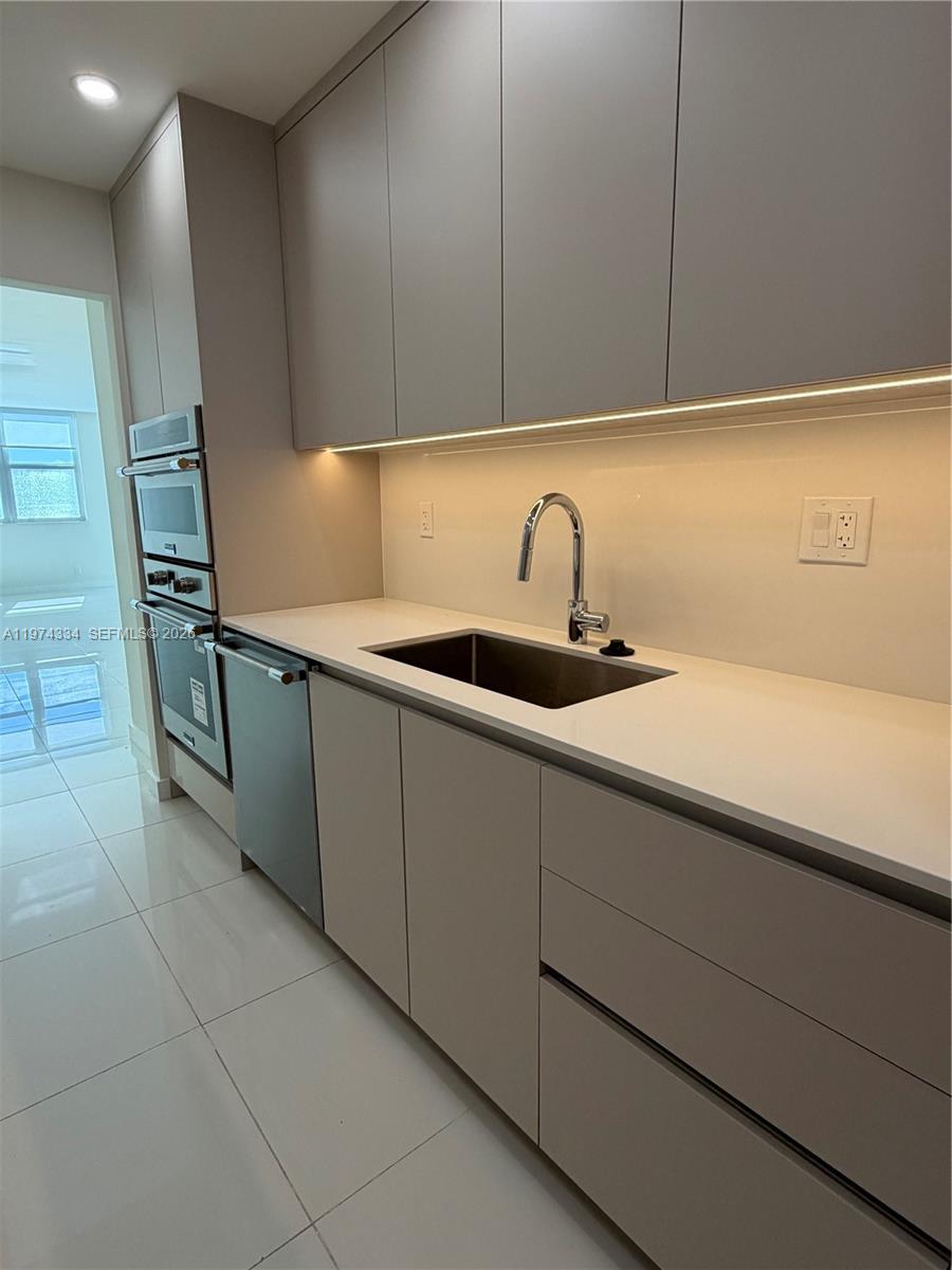 RESIDENCES ON HOLLYWOOD B - Residential