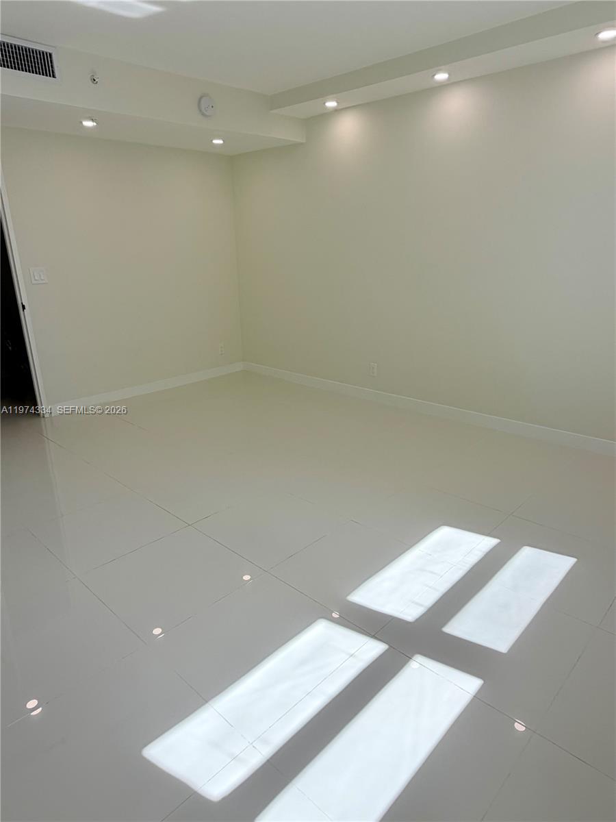 RESIDENCES ON HOLLYWOOD B - Residential