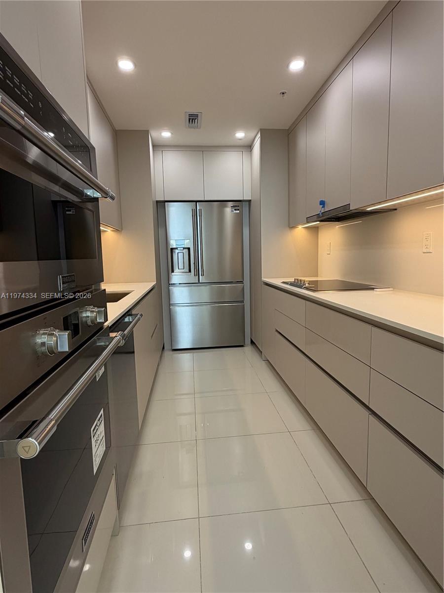 RESIDENCES ON HOLLYWOOD B - Residential