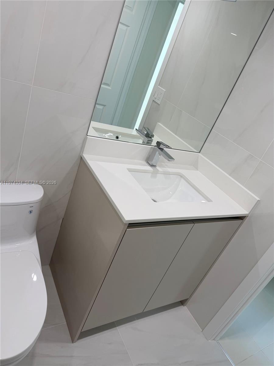 RESIDENCES ON HOLLYWOOD B - Residential