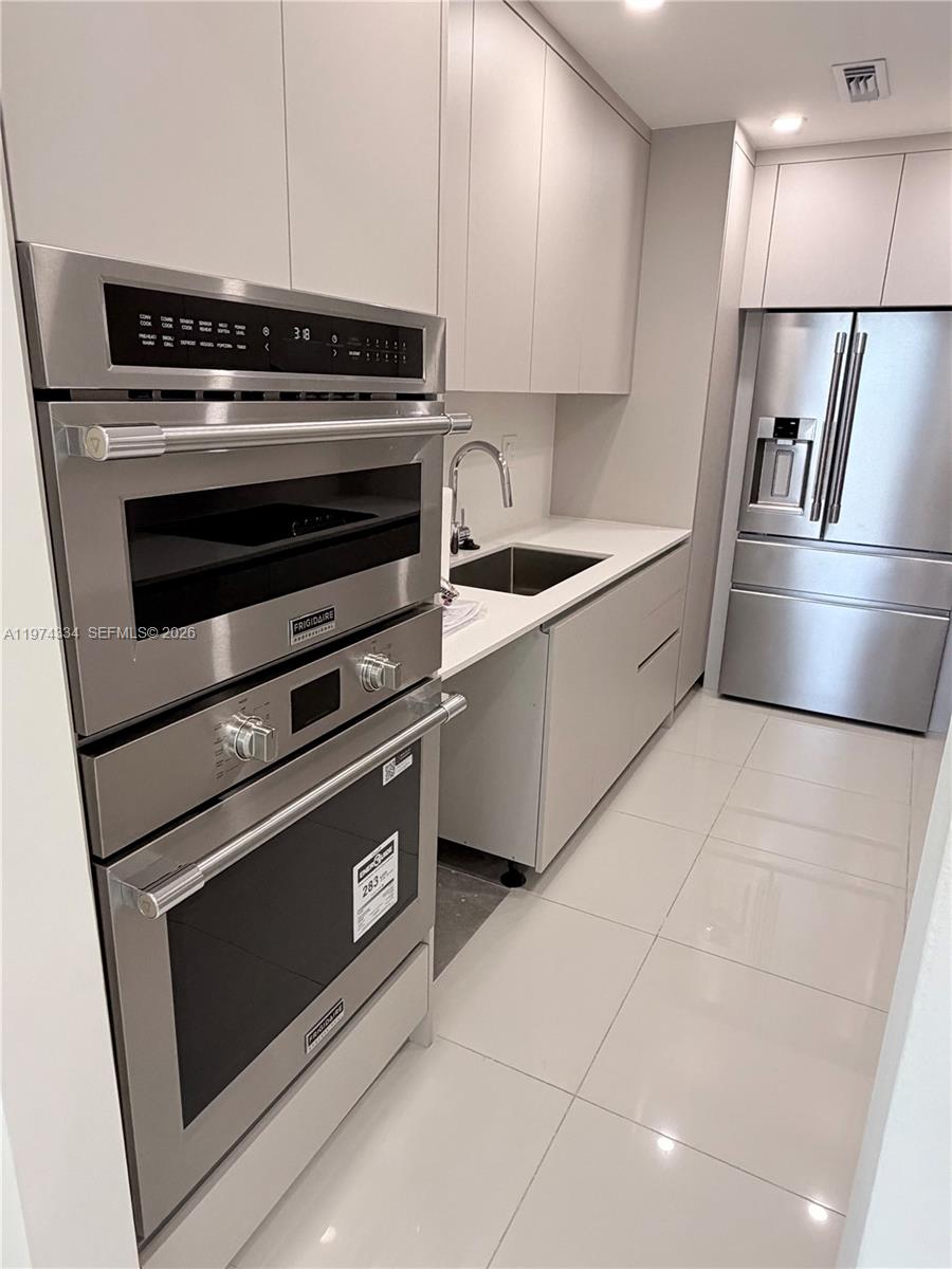 RESIDENCES ON HOLLYWOOD B - Residential