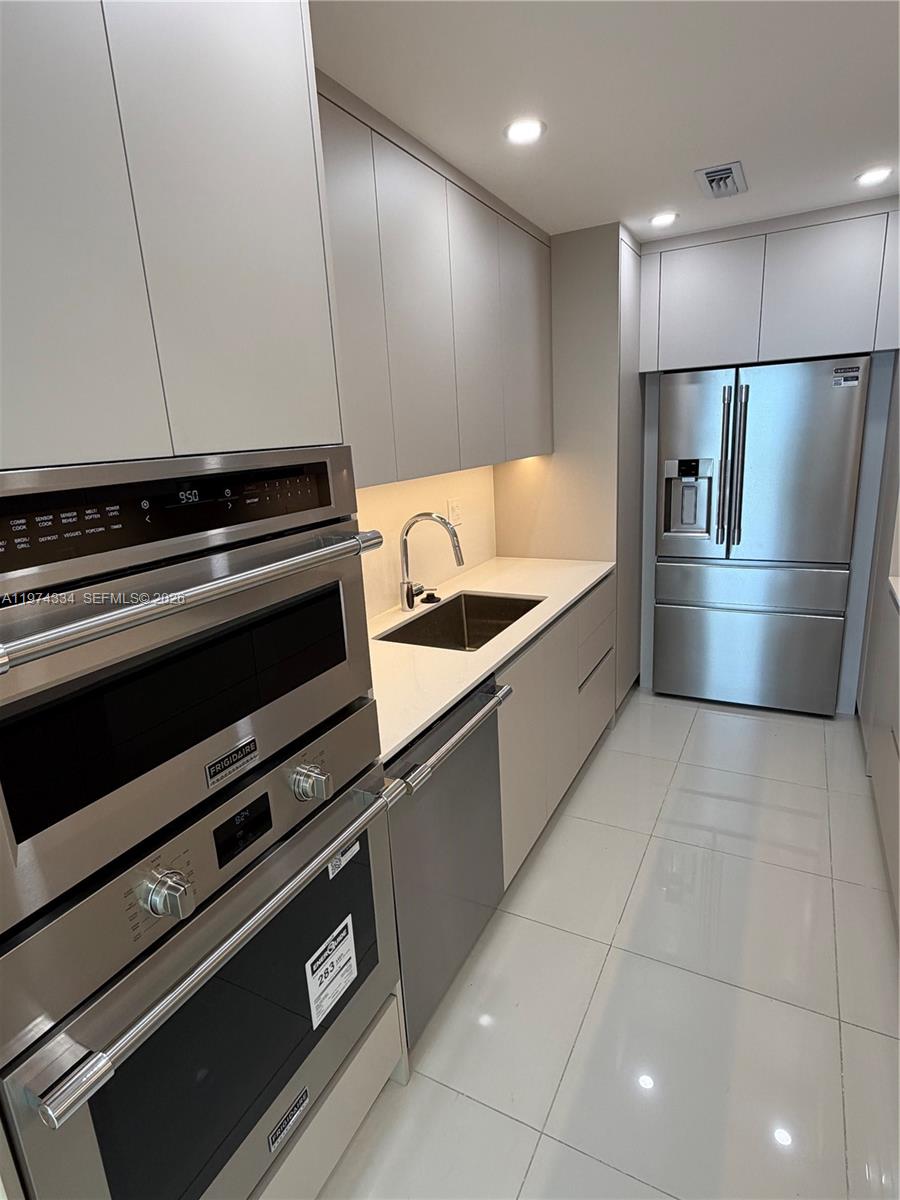 RESIDENCES ON HOLLYWOOD B - Residential