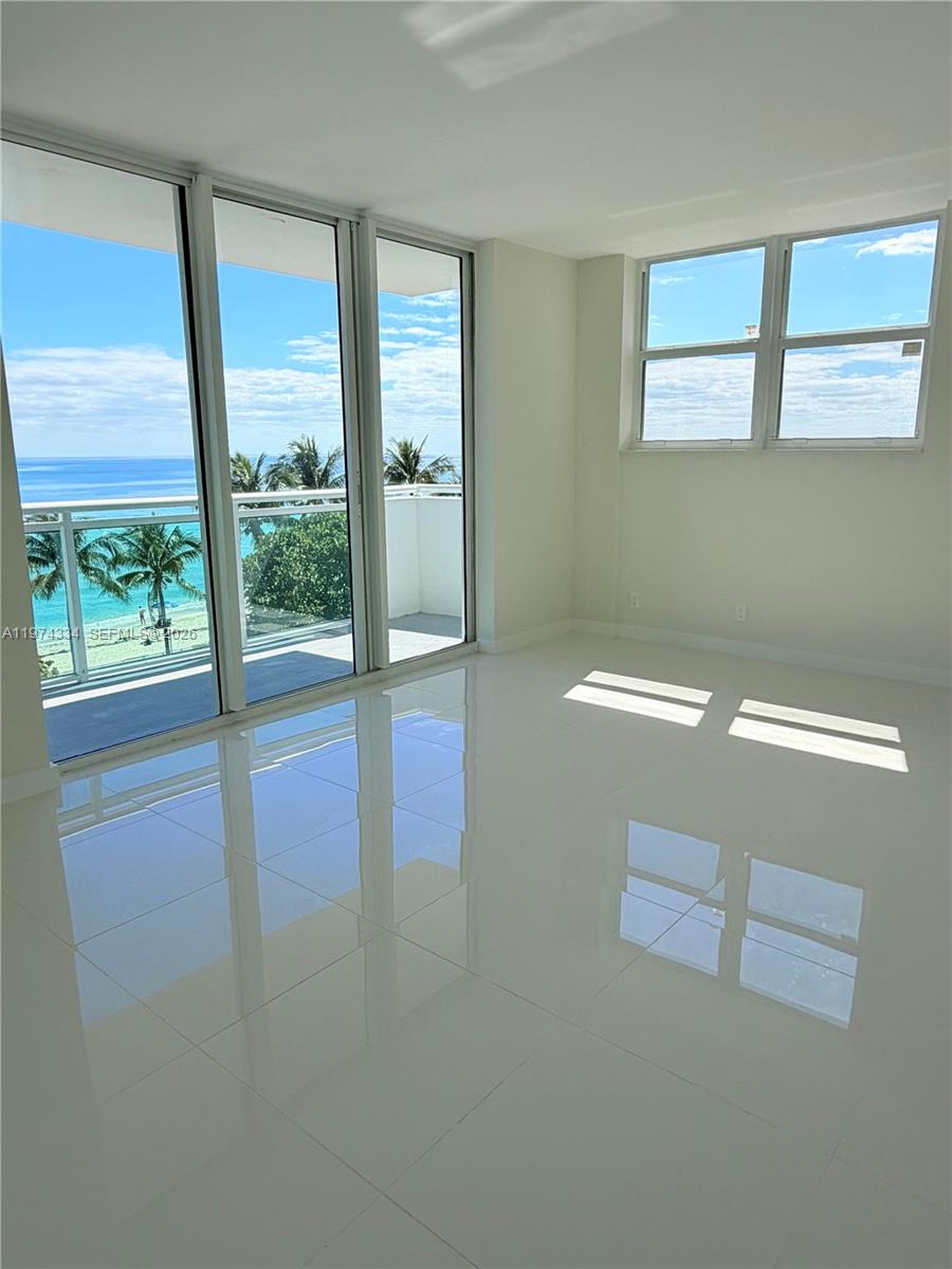 RESIDENCES ON HOLLYWOOD B - Residential