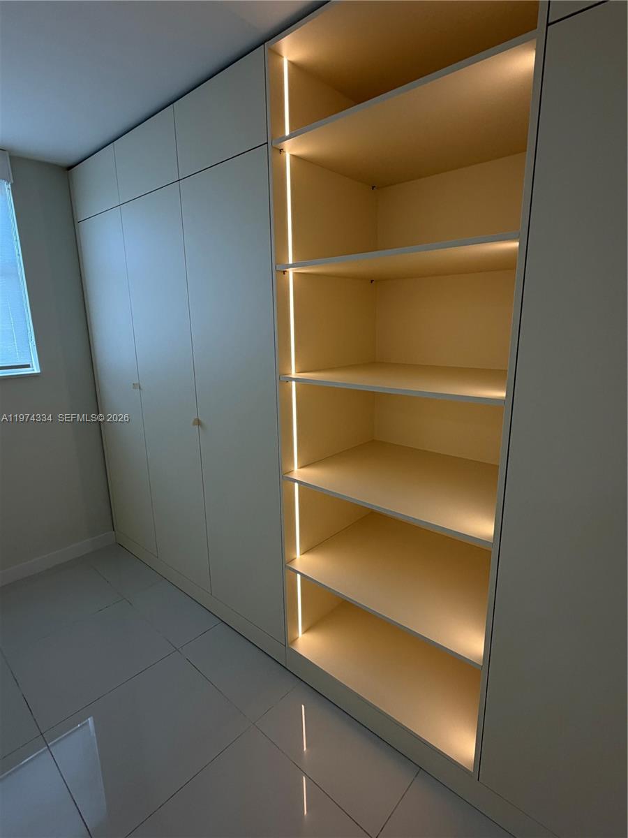 RESIDENCES ON HOLLYWOOD B - Residential