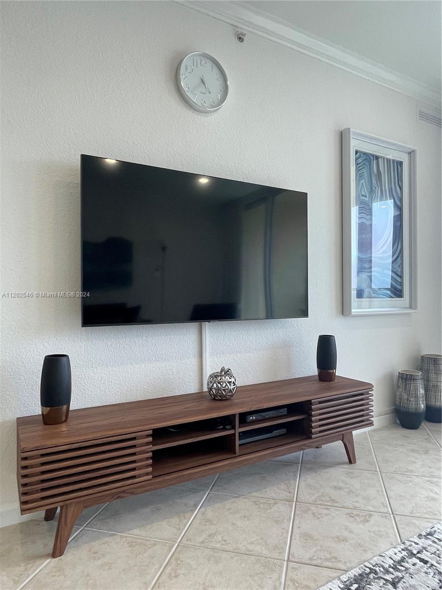 WAVE CONDO - Residential Lease