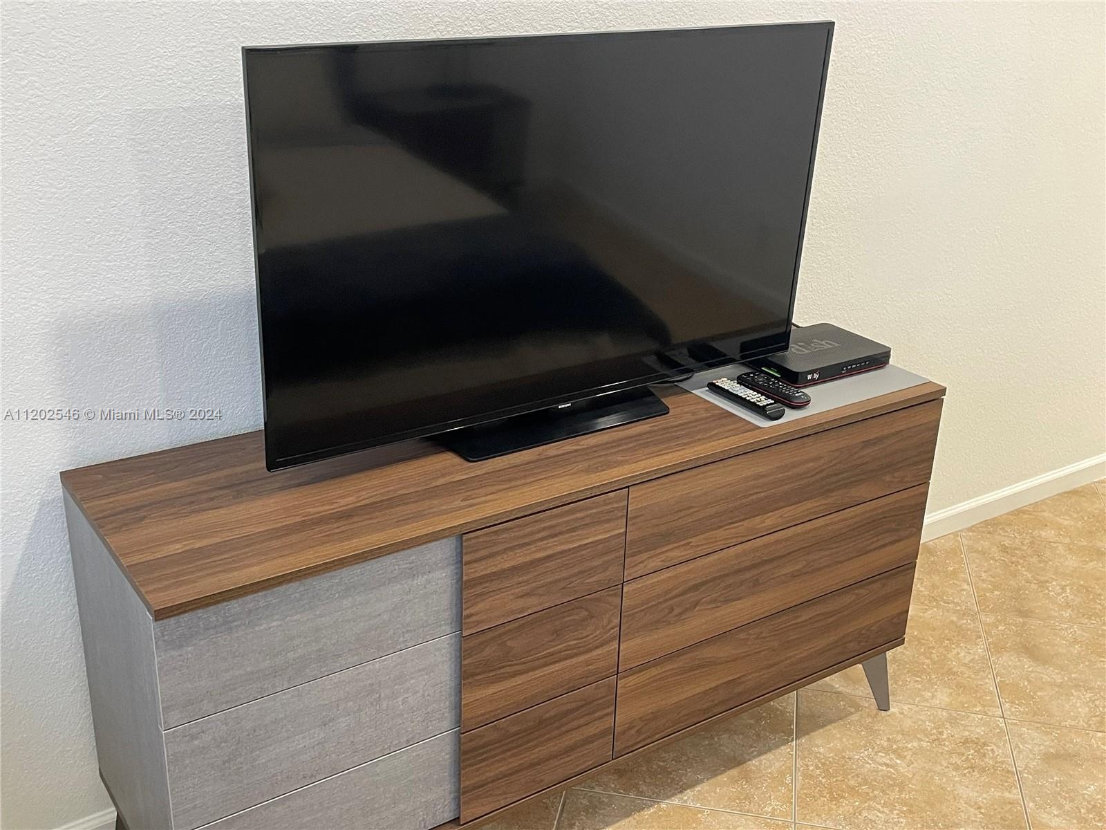 WAVE CONDO - Residential Lease