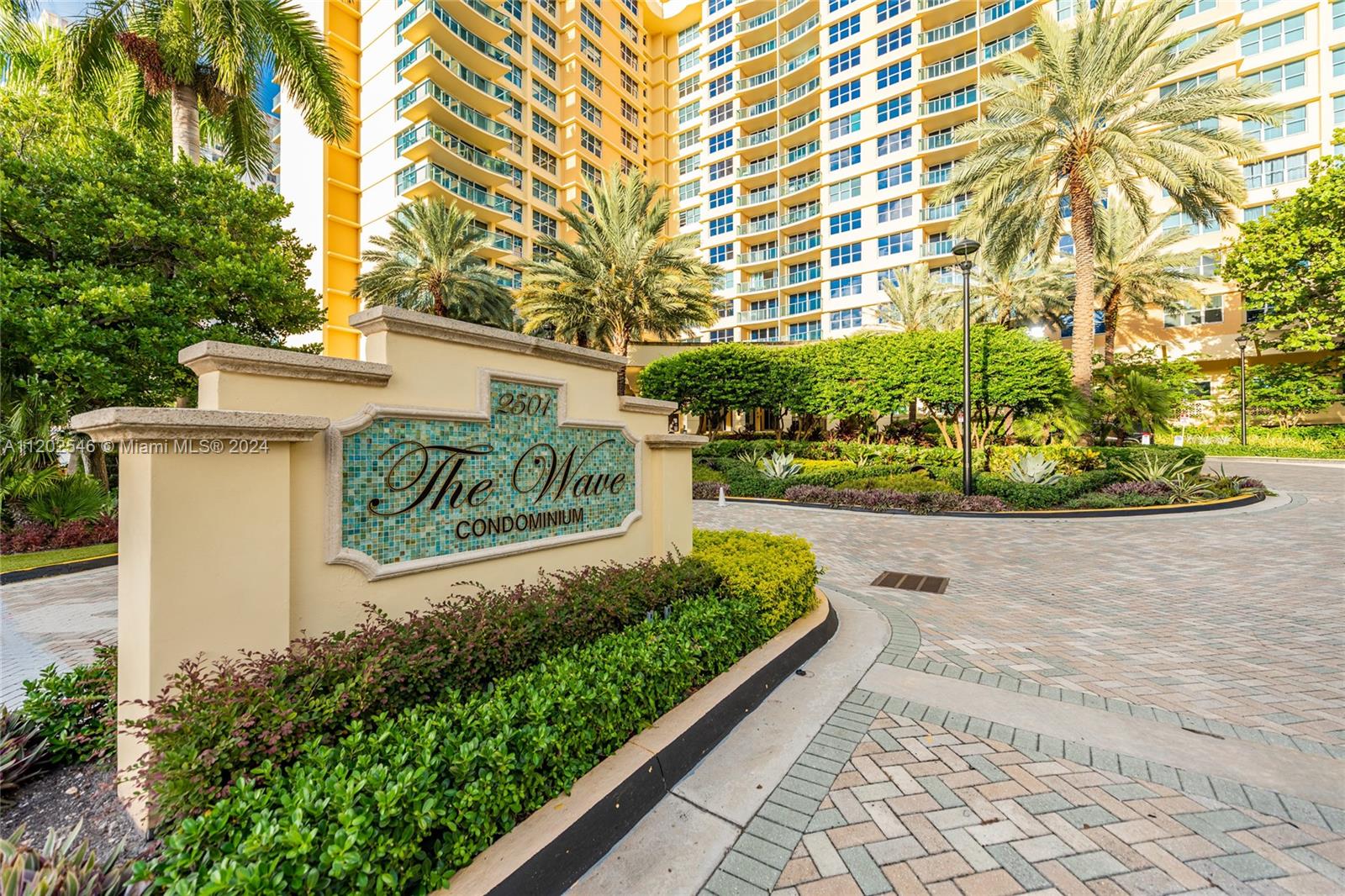 WAVE CONDO - Residential Lease