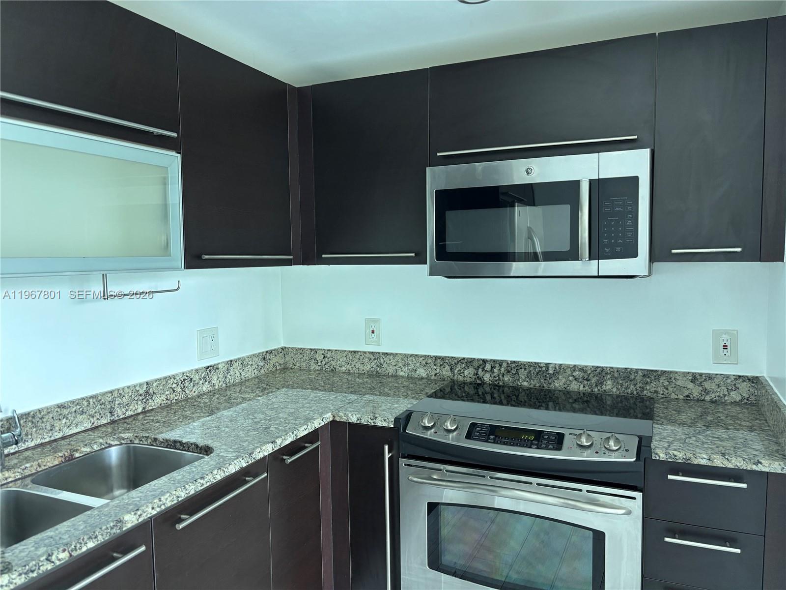 THE PLAZA 851 BRICKELL CO - Residential