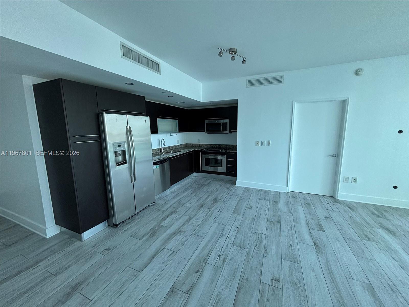 THE PLAZA 851 BRICKELL CO - Residential