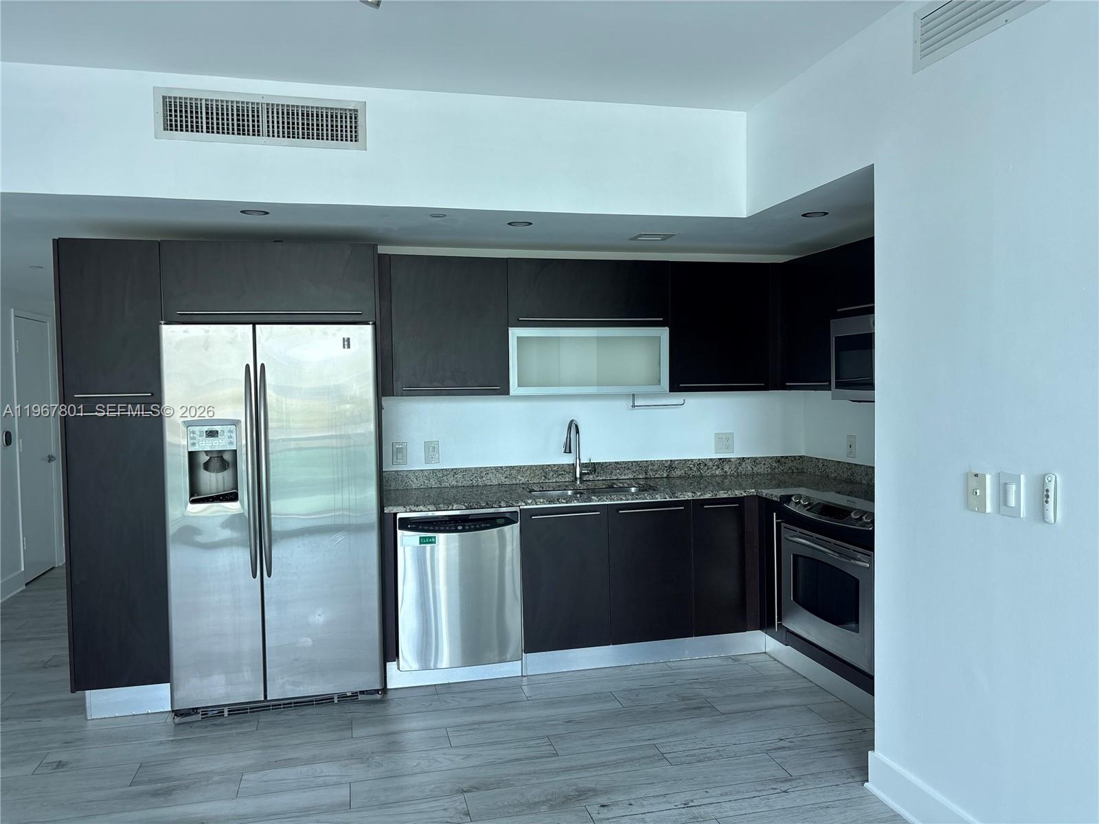 THE PLAZA 851 BRICKELL CO - Residential