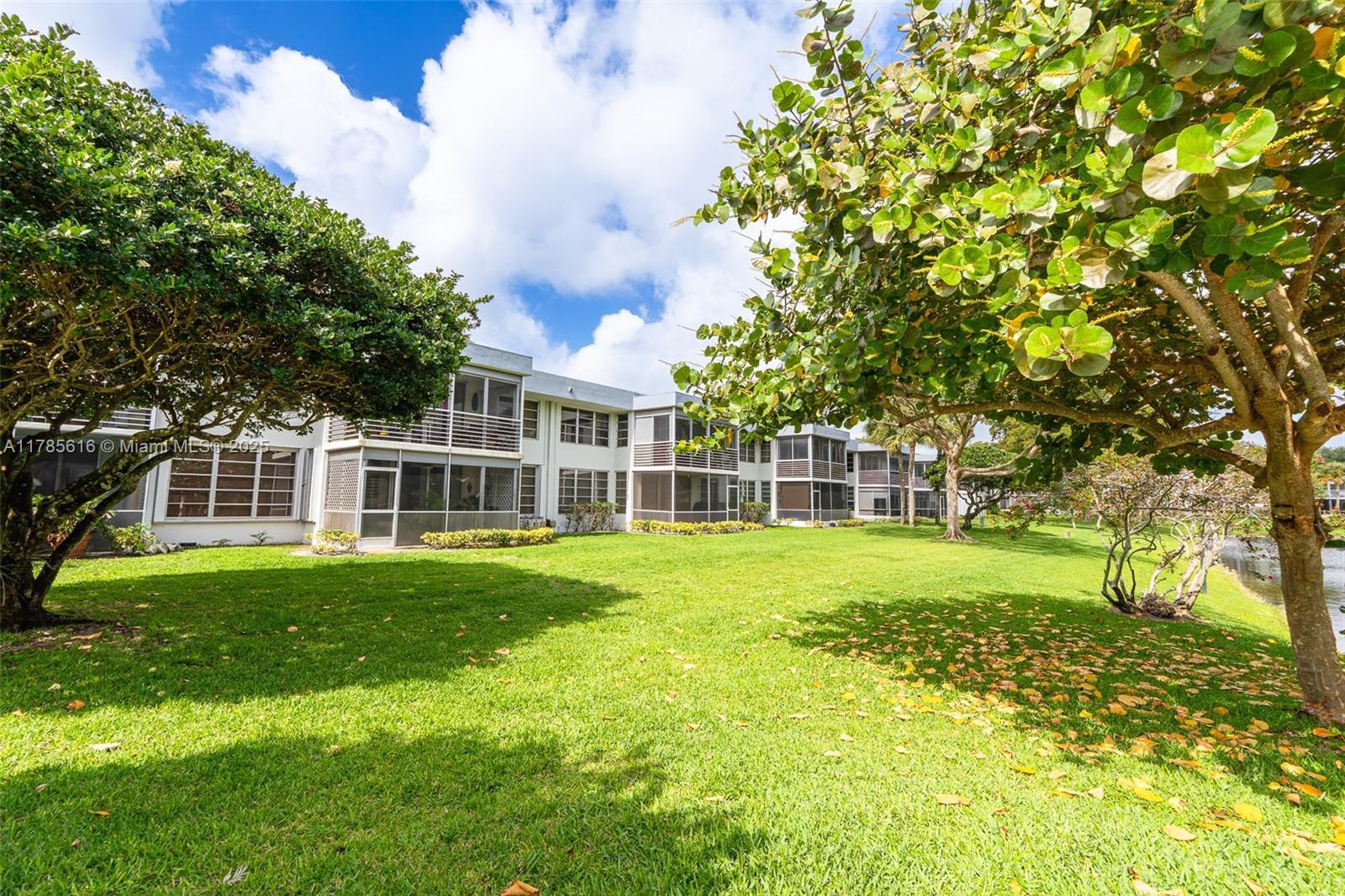 NO 14 PALM-AIRE COUNTRY C - Residential