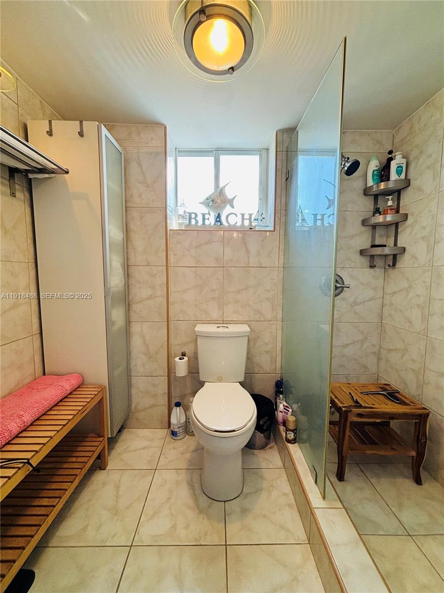 ISLANDER CONDO APTS - Residential