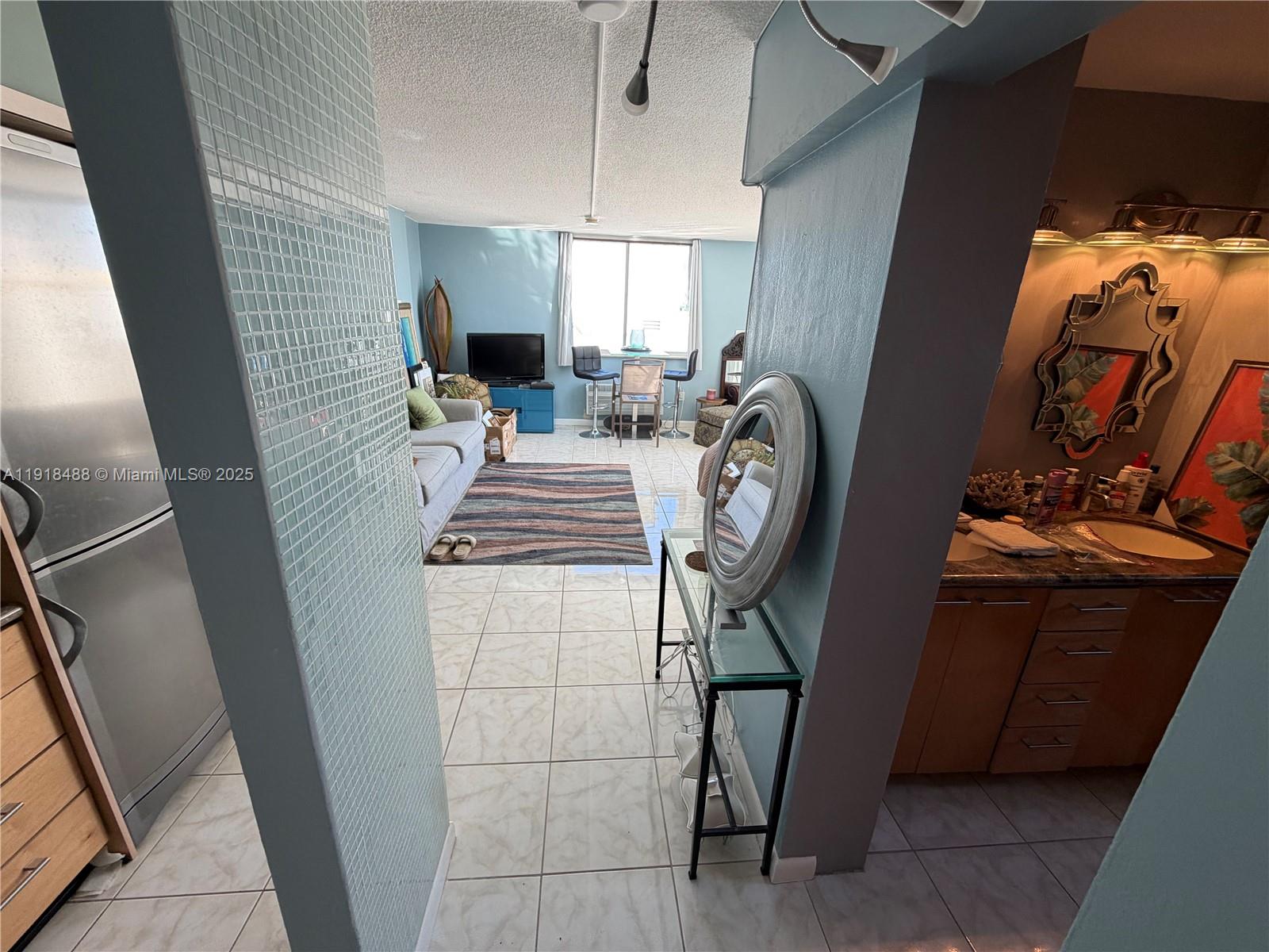 1255 Collins Ave 608