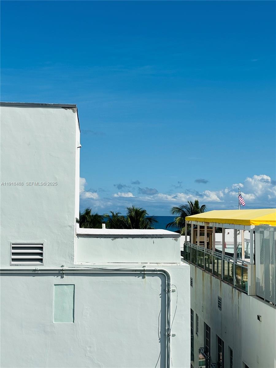 ISLANDER CONDO APTS - Residential