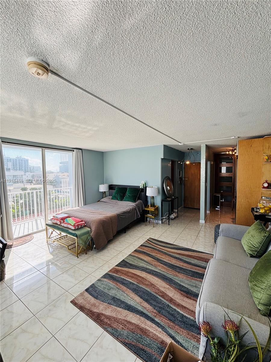 ISLANDER CONDO APTS - Residential