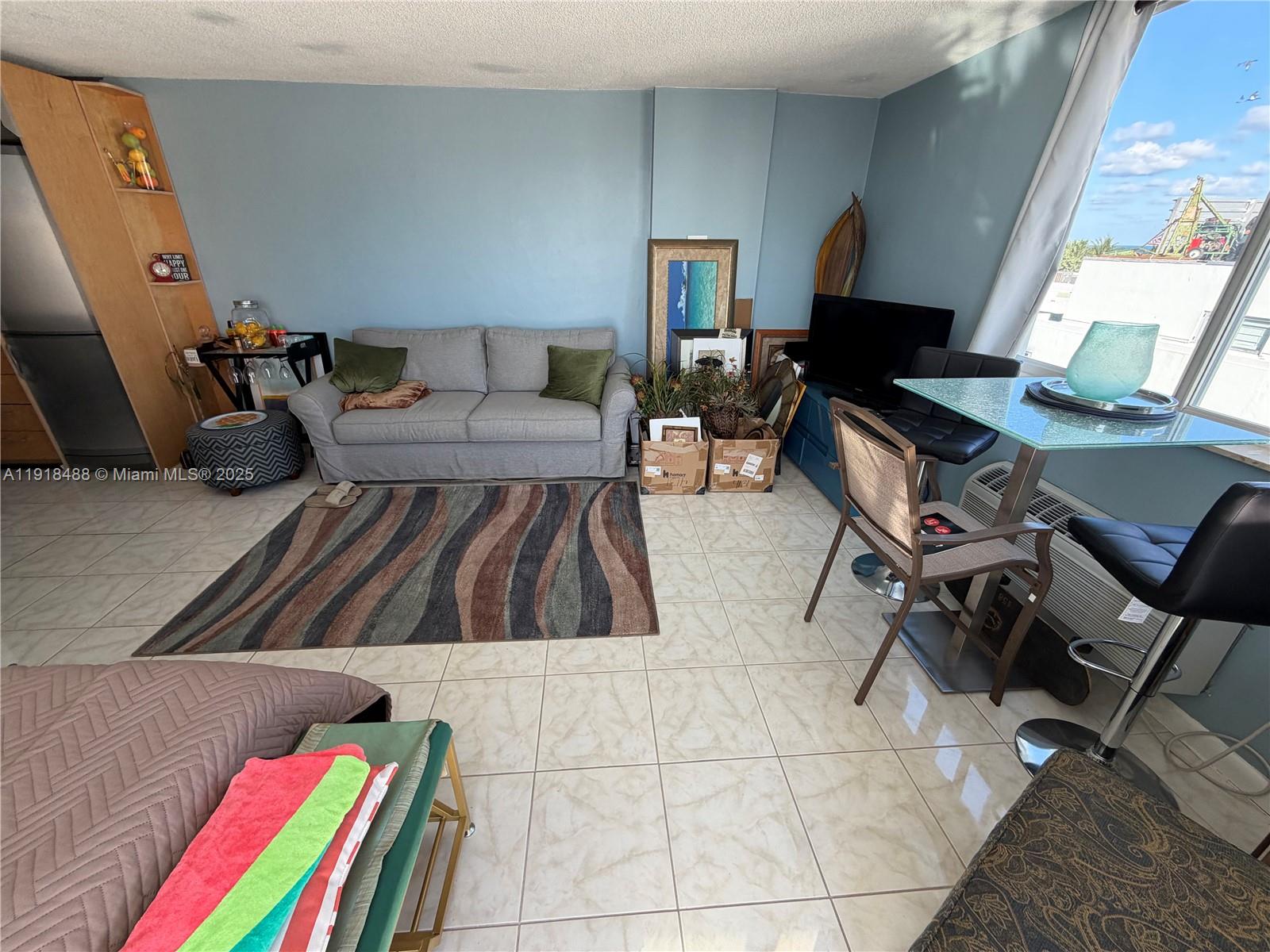 1255 Collins Ave 608