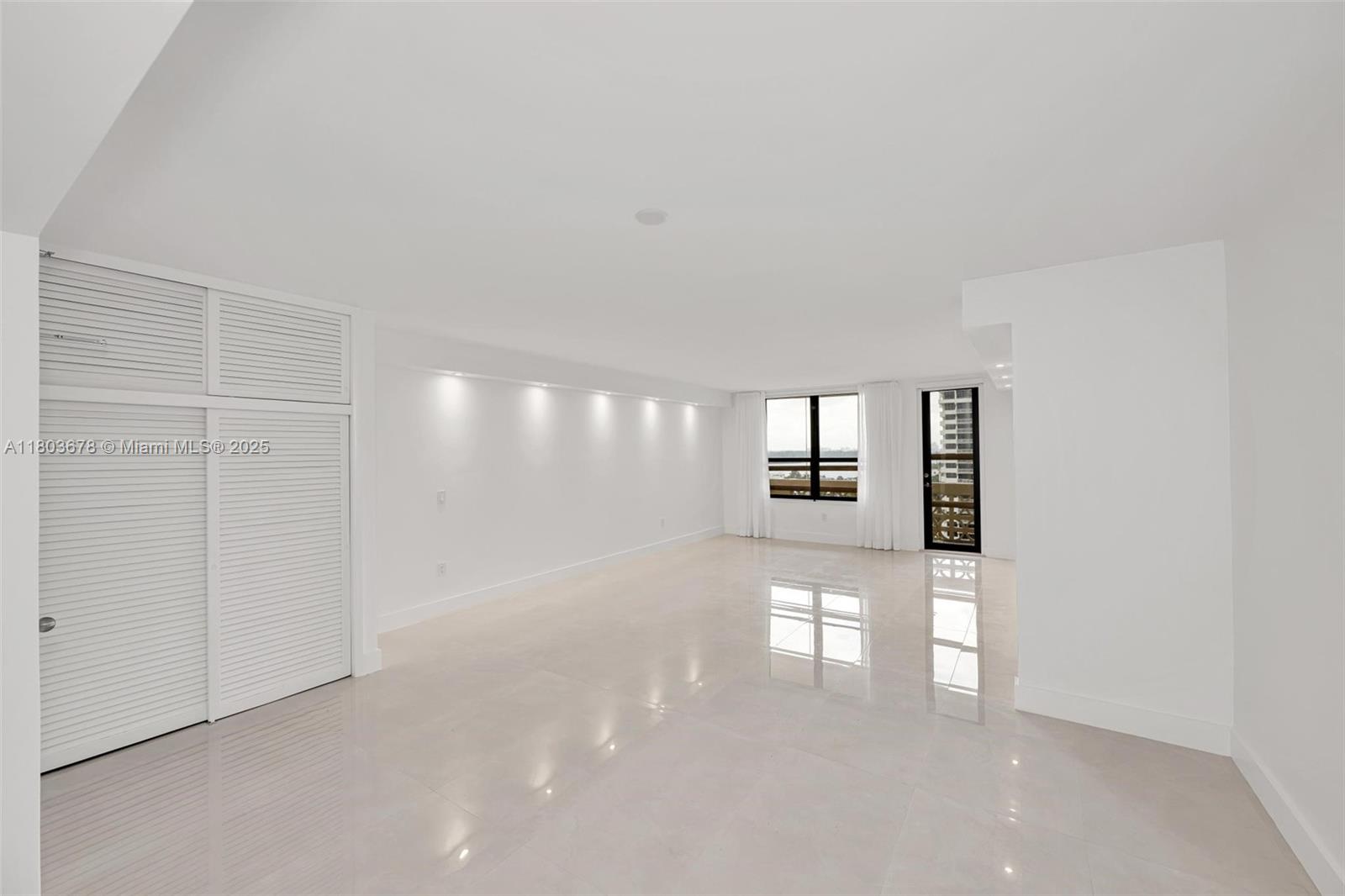 10185 Collins Ave 1502
