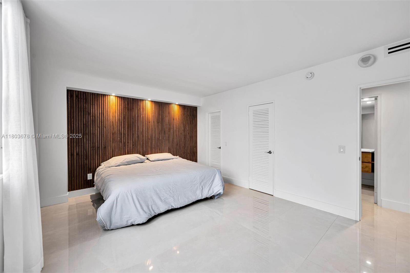 10185 Collins Ave 1502
