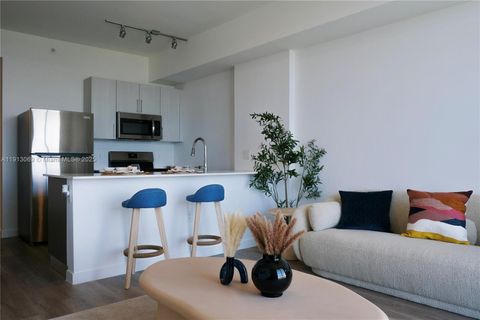 1642 NE 1st Ave 1010 Miami FL 33132