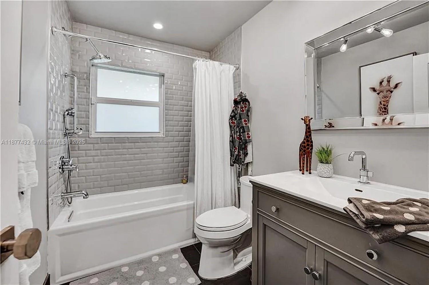 EDGEWATER ESTATES - Residential