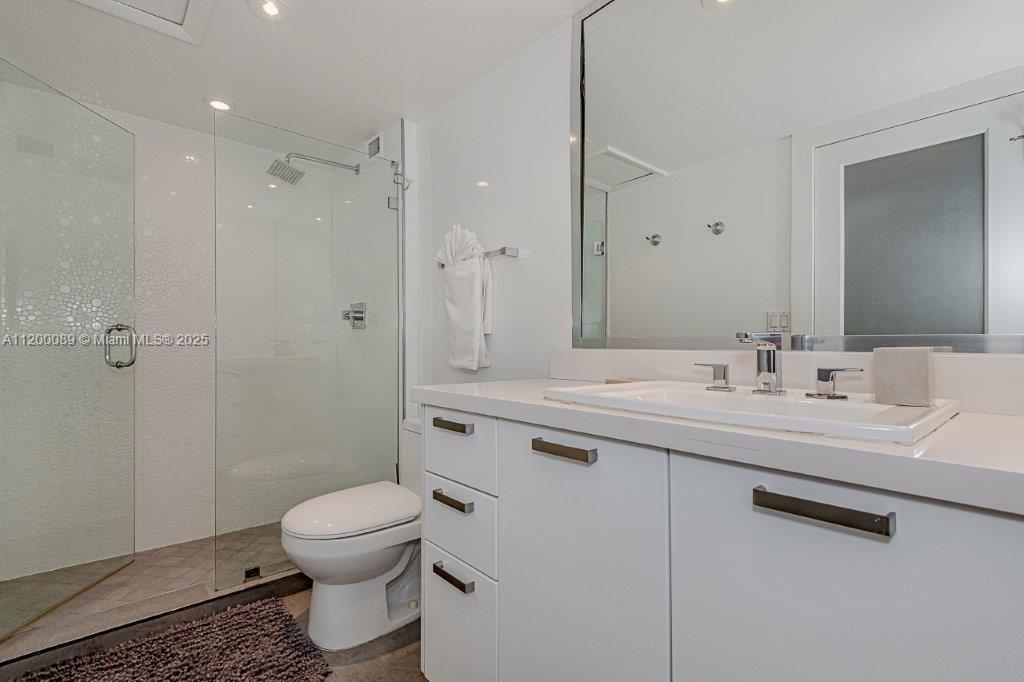 RONEY PALACE CONDO - Residential Lease
