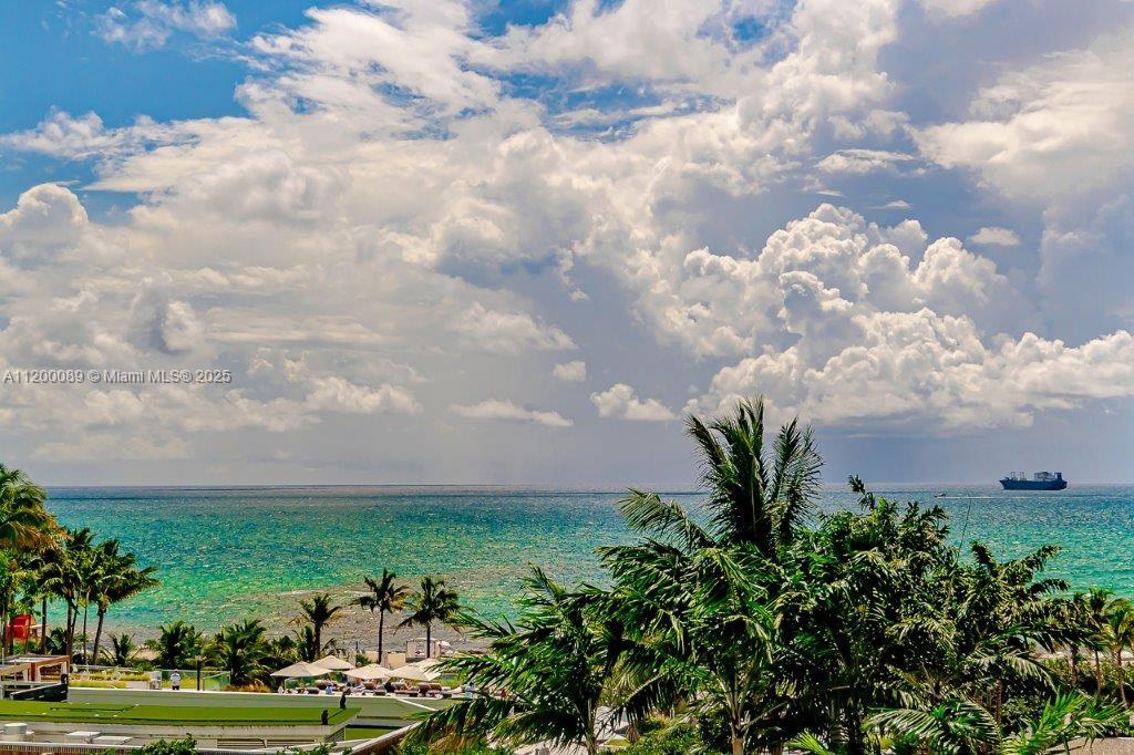Modern studio residence fully renovated with direct oceanfront views overlooking 1 Hotel’s pool.
Renovated full open kitchen.
Electricity, cable, WiFi, water and valet with 1 parking spot included. Laundry room on every floor.
Roney Palace Amenities
Situated inside the same building as the luxurious 1 Hotel, Roney Palace residents enjoy the best of South Beach with access to 3 oceanfront swimming pools, a hot tub and beach service.
Onsite restaurants include Habitat, STK South Beach, Plnthouse organic café, Watr at the Rooftop and more!
Home to SoulCycle, Anatomy Gym, high-end spa, salon and retail fashion boutiques.
Valet parking, full-time security, laundry on every floor, onsite management office.
