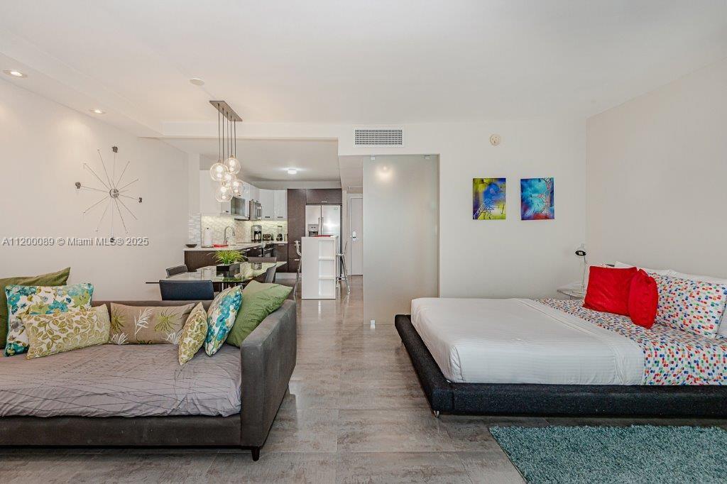 RONEY PALACE CONDO - Residential Lease