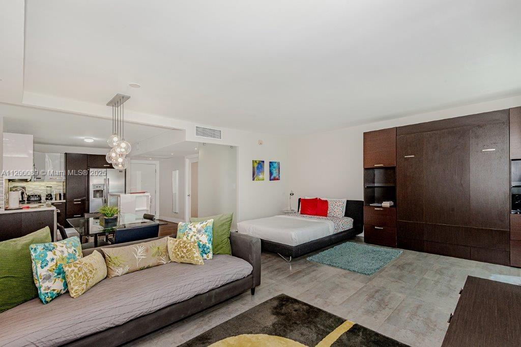 RONEY PALACE CONDO - Residential Lease