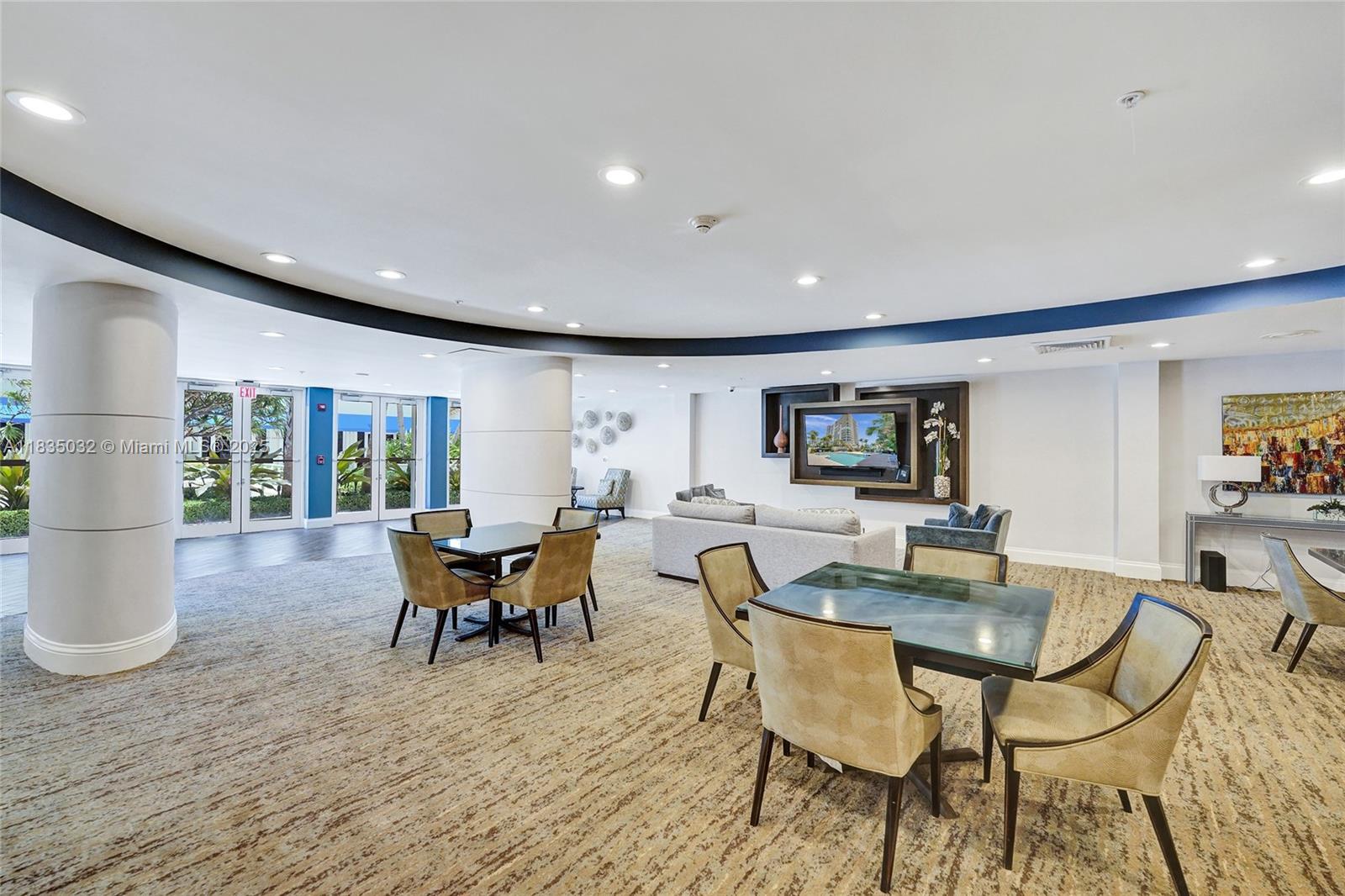 RENAISSANCE ON THE OCEAN - Residential