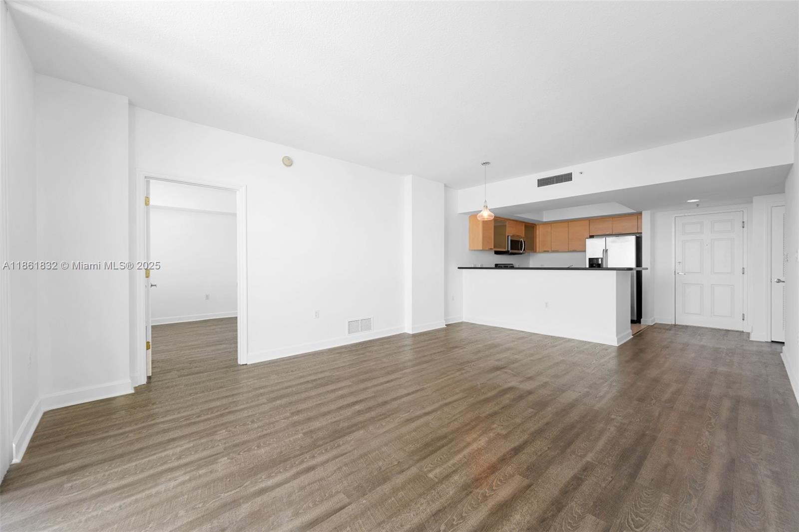HOLLYWOOD STATION RES CON - Residential Lease