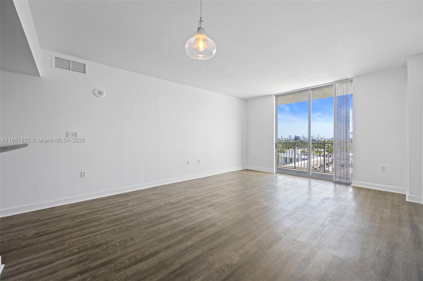 HOLLYWOOD STATION RES CON - Residential Lease