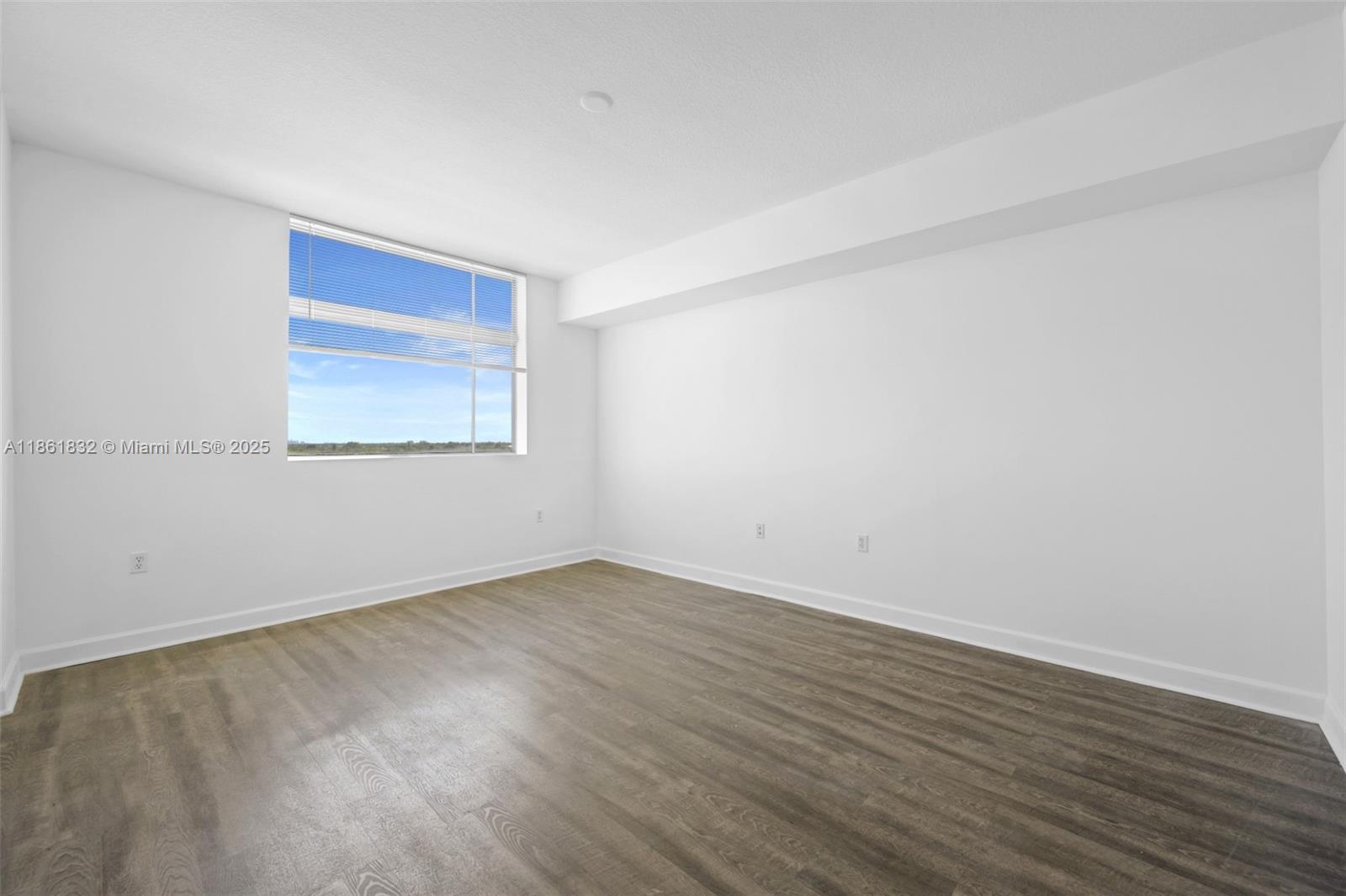 HOLLYWOOD STATION RES CON - Residential Lease