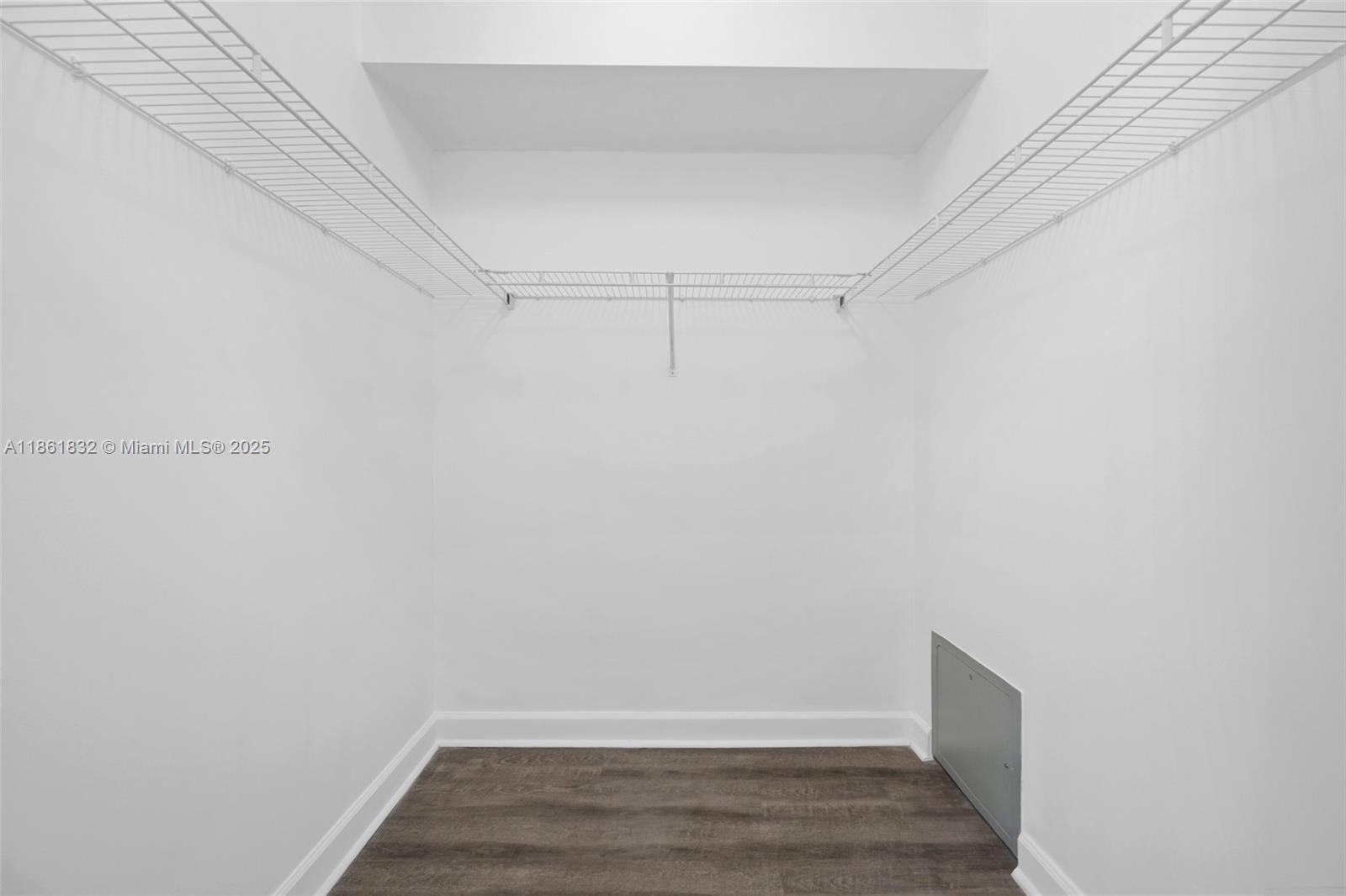 HOLLYWOOD STATION RES CON - Residential Lease
