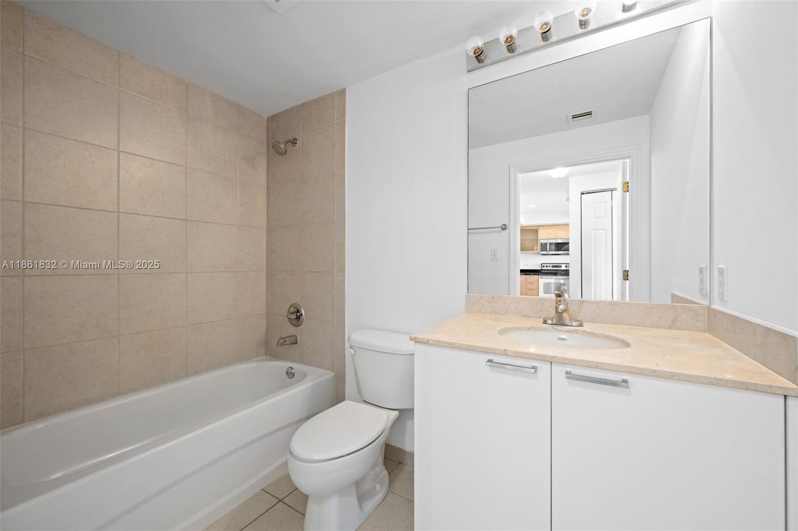 HOLLYWOOD STATION RES CON - Residential Lease