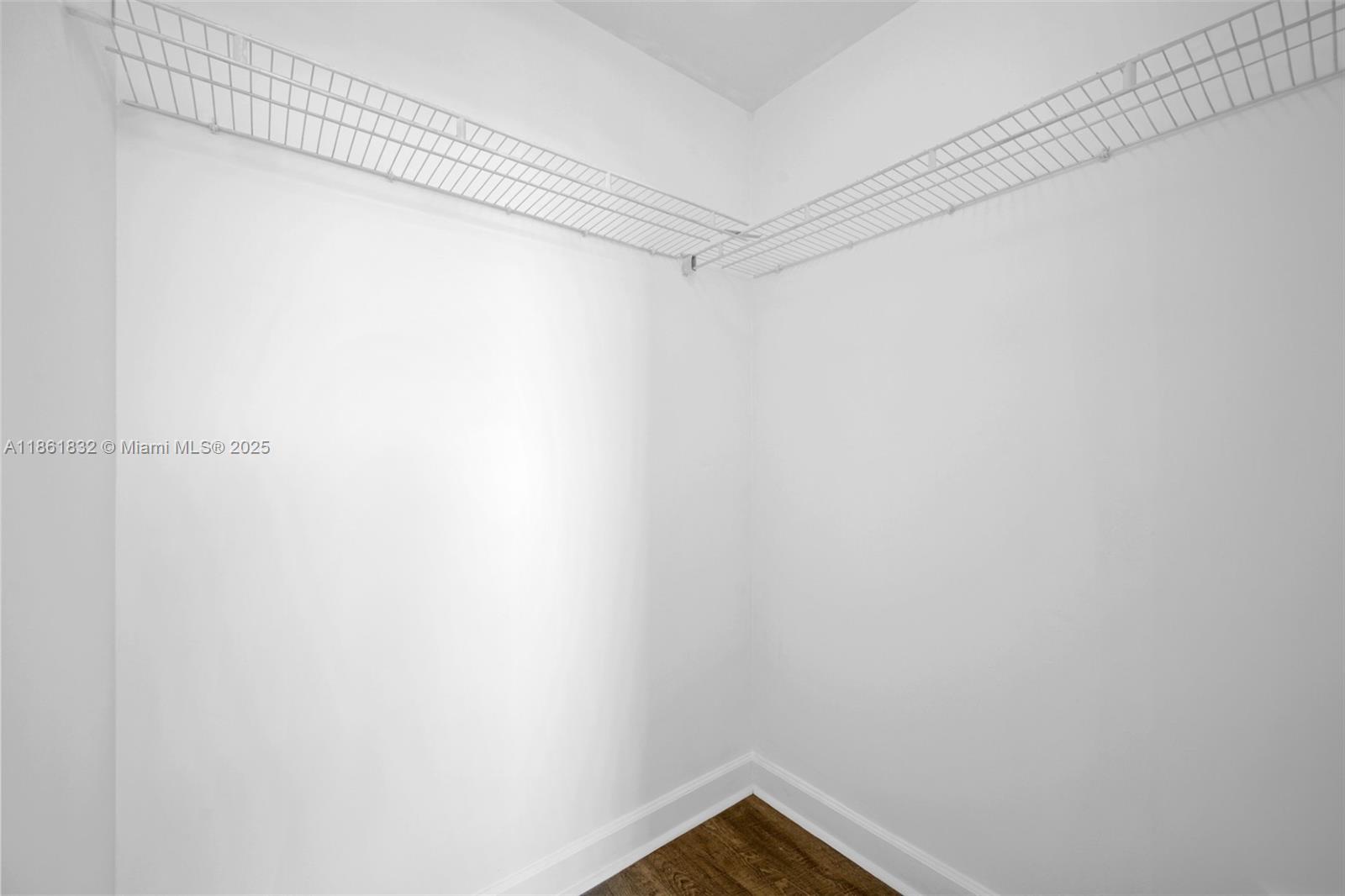 HOLLYWOOD STATION RES CON - Residential Lease