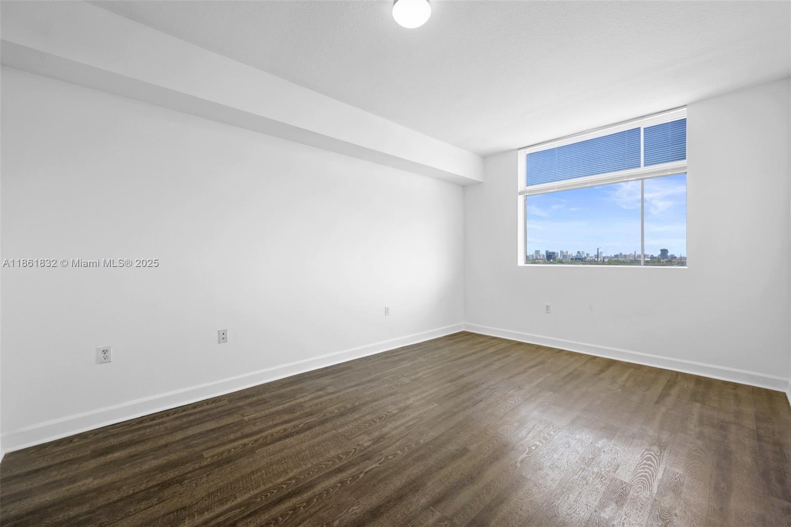 HOLLYWOOD STATION RES CON - Residential Lease