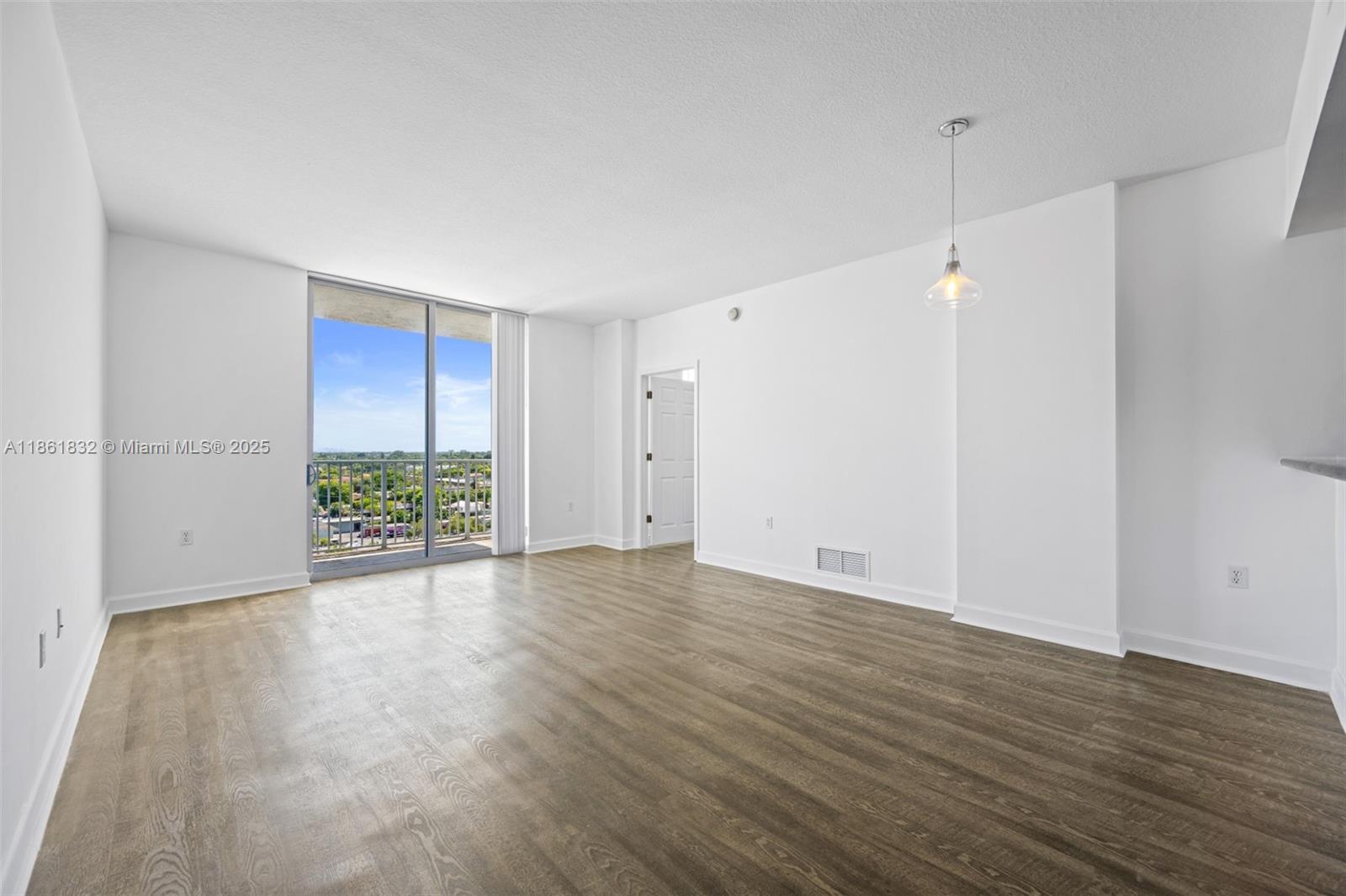 Beautiful and bright 2 Bed / 2 Bath Residence with high ceilings, a desirable split floor plan, and in-unit washer & dryer. Perfectly located in the heart of Hollywood—just steps to shops, dining, and only 5 minutes from the beach.
Vacant and ready for immediate move-in! Enjoy resort-style living with premium amenities including a sparkling pool, relaxing hot tub, fully equipped gym, valet service, and 24/7 concierge.
Easy to show—schedule your tour today!