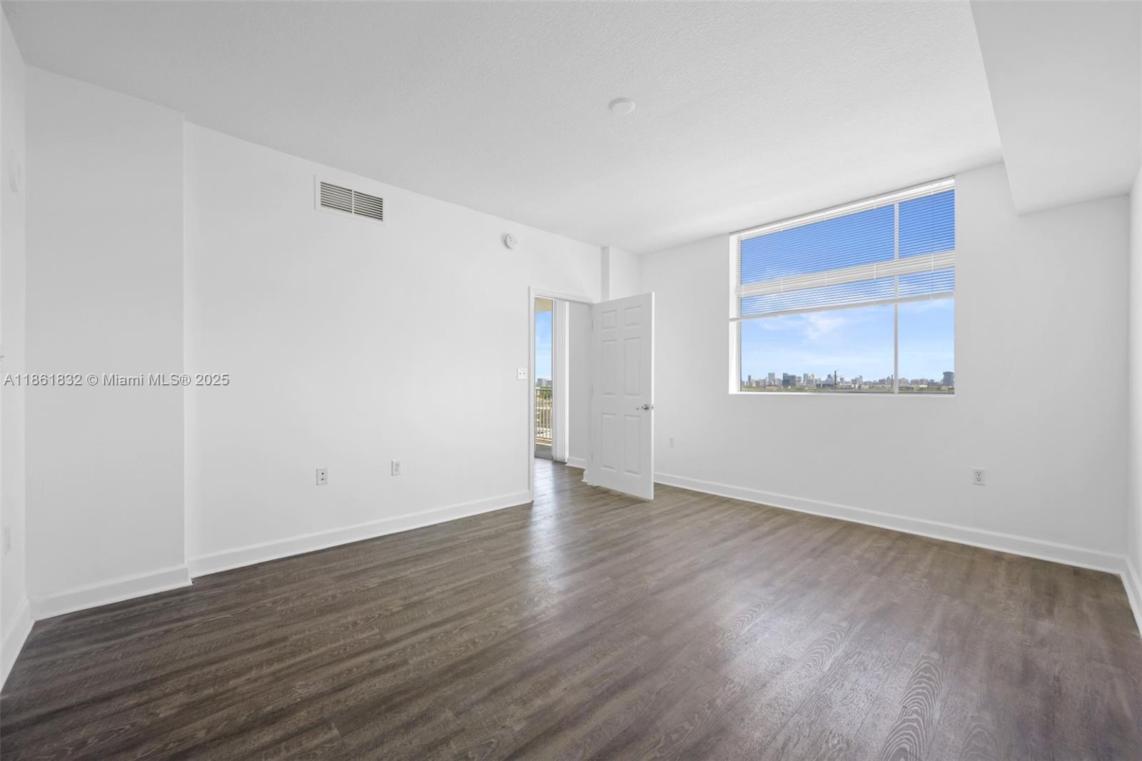 HOLLYWOOD STATION RES CON - Residential Lease